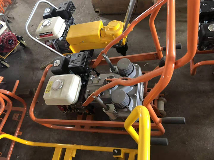 NLB-600型(xíng)雙頭内燃(rán)螺栓扳手(shou)