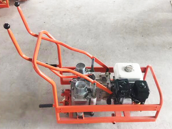 NLB-600型(xíng)雙頭内燃(ran)螺栓扳手(shou) 