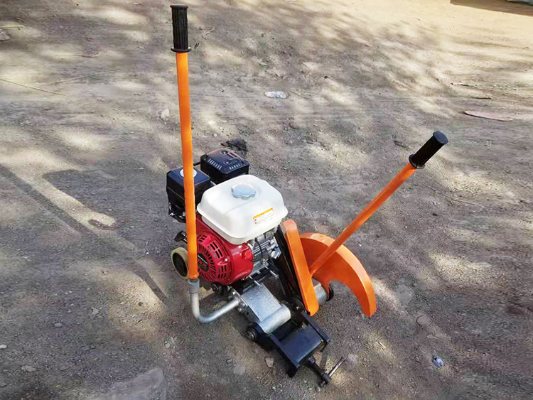 NQG-6.5II型内(nèi)燃鋼軌鋸(ju)軌機