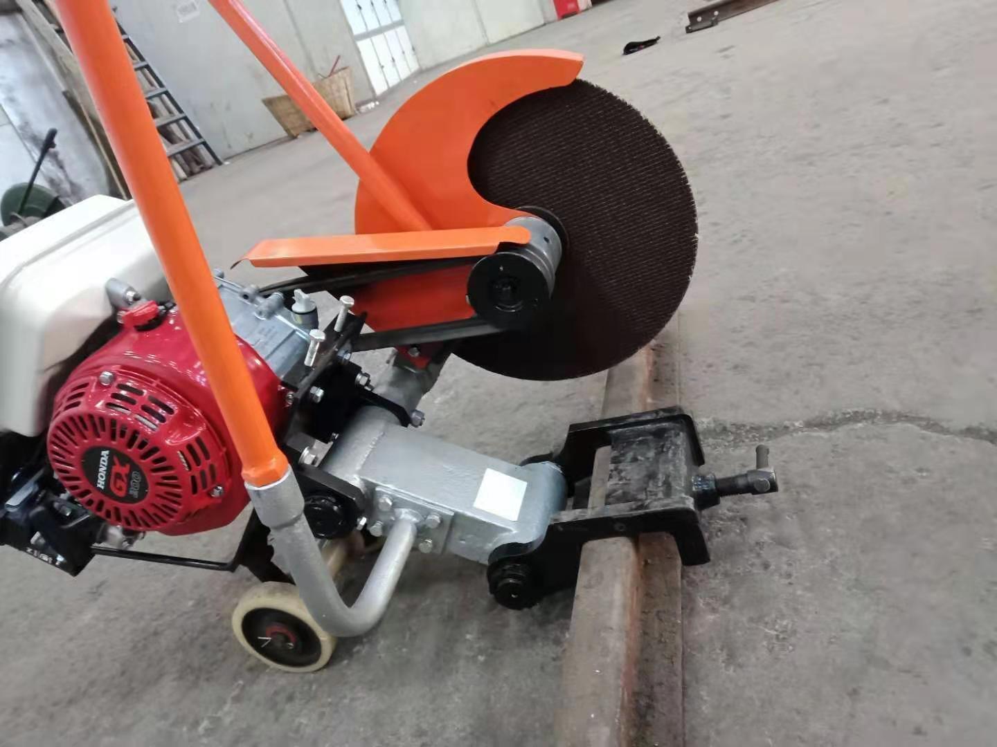 NQG-6.5II型内(nèi)燃鋼軌鋸(jù)軌機 