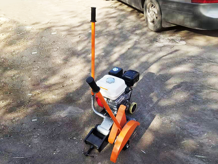 NQG-6.5II型内(nèi)燃鋼軌鋸(ju)軌機 